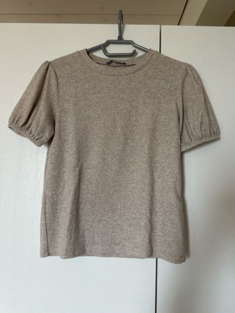 Damen Oberteil / T-Shirt Zara Grösse M beige mit Puffärmeln