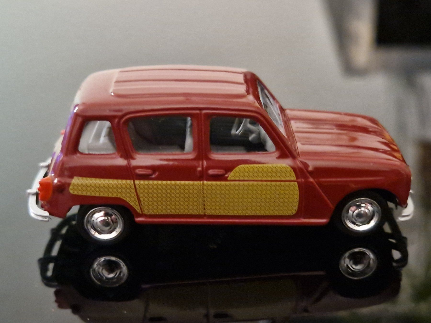 Renault Modellini d'auto: Renault 4l scale 1/54 – Usato da Meggen venduto da GoncallvesTiago21 3