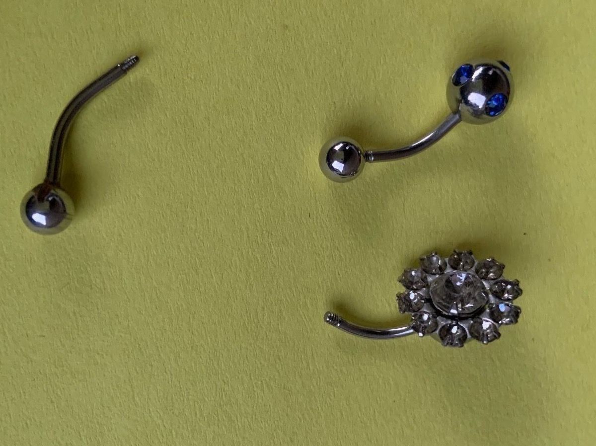 Gioielli per piercing: 3 x Piercing bauch blume/kugel blau – Usato da Dittingen venduto da Bellevista 4