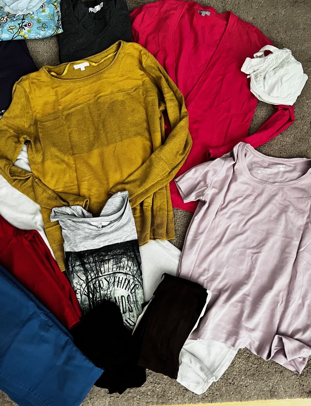 Kleiderpakete: Grosses Damenkleiderpaket Gr. M - Hosen, Shirts, Pullover... – Gebraucht aus Laufen von eichhorn15 2