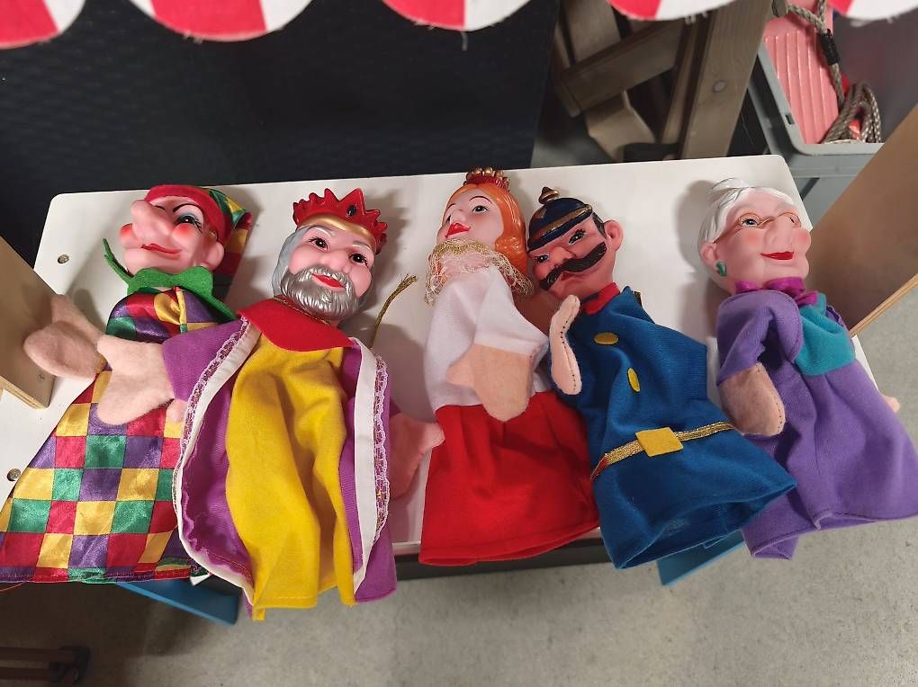 Giocattoli: Kinder-Theater mit 5 Handpuppen  – Usato da Gunzwil venduto da Ddanii 1