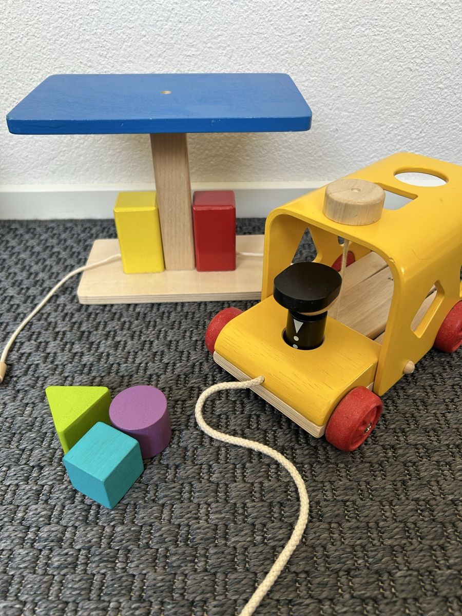 Plantoys Spielzeuge: Wooden toy pull train with blocks and frame – Gebraucht aus Zürich von mar_d7zz 1