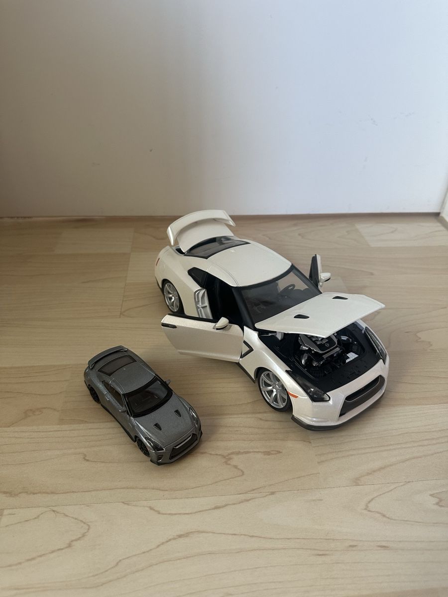 Bburago Voitures modèles: 2x Bburago Nissan GTR – Neuf (Voir description) à Obfelden par Marko593 2