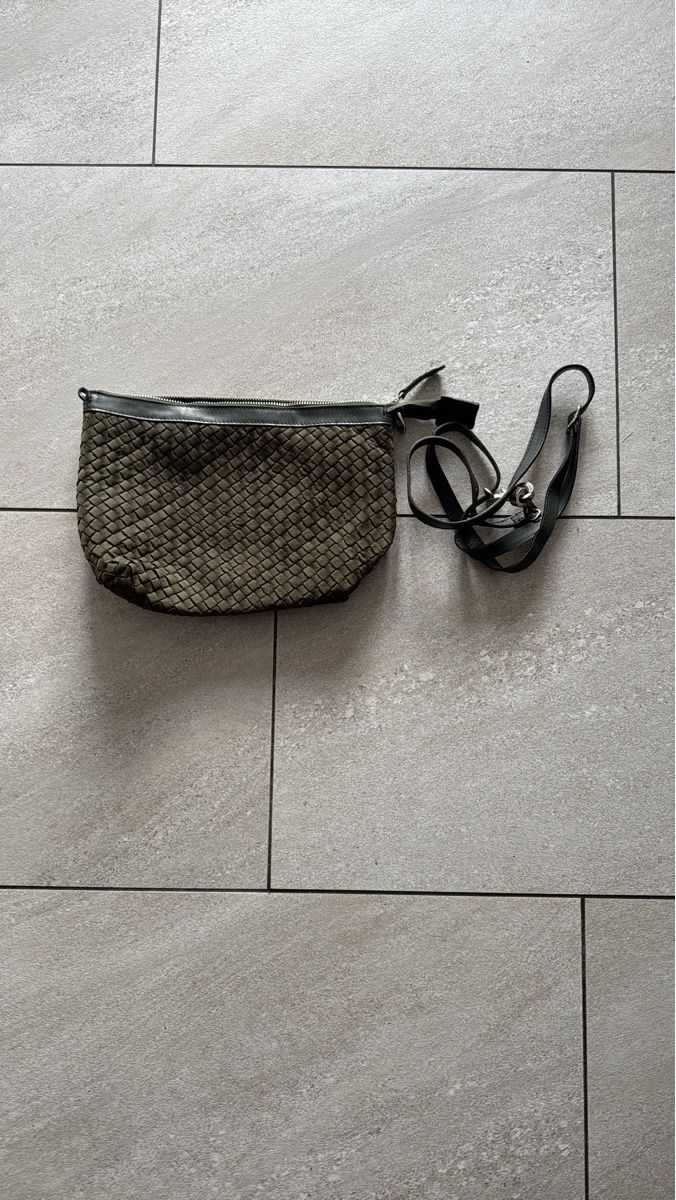 Taschen für Damen: Stylische Ledertasche Umhängetasche – Gebraucht aus Vella von Buendnersteinbock