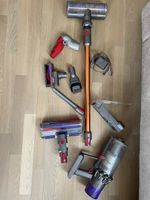 Dyson V10 Cyclone Akku Staubsauger mit Zubehör