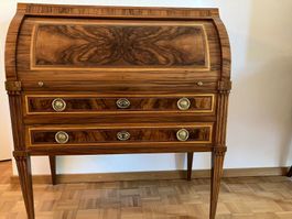 Zylindersekretär im Louis-XVI-Stil