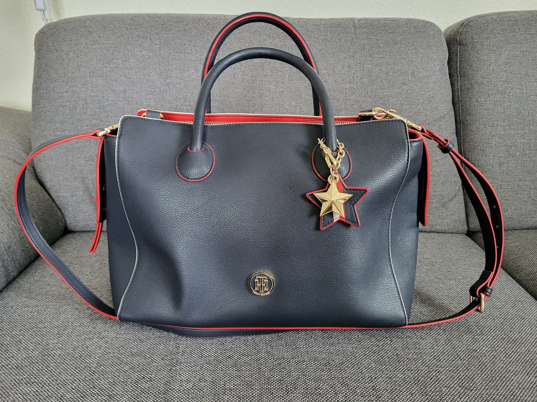 Tommy Hilfiger Borse da donna: Schöne "Tommy Hilfiger" Handtasche – Usato da Täuffelen venduto da Val_sells_it 2
