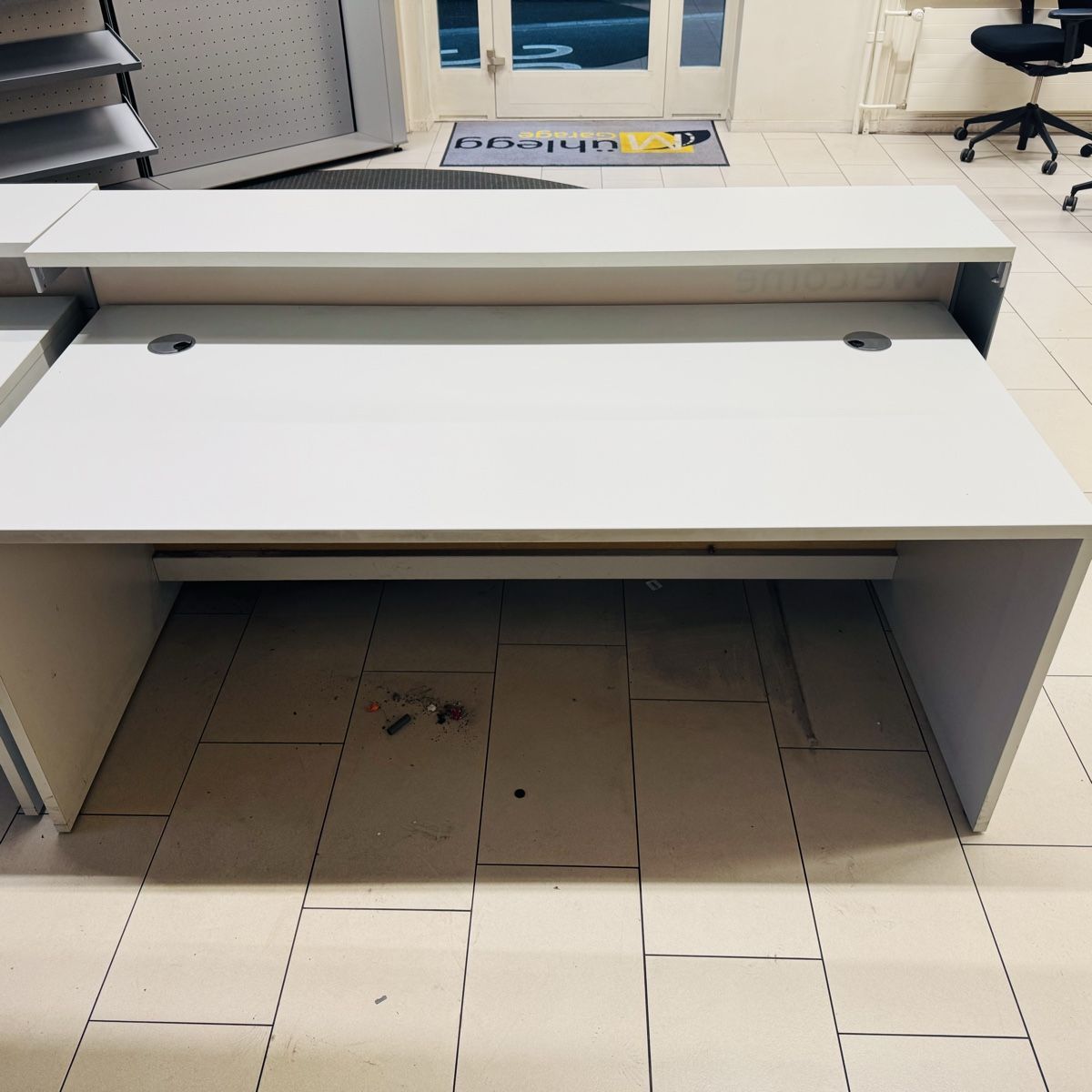 Allestimento di negozi e stand fieristici: 2x Empfangstresen  – Usato da Bischofszell venduto da kuenzle-Auto 3