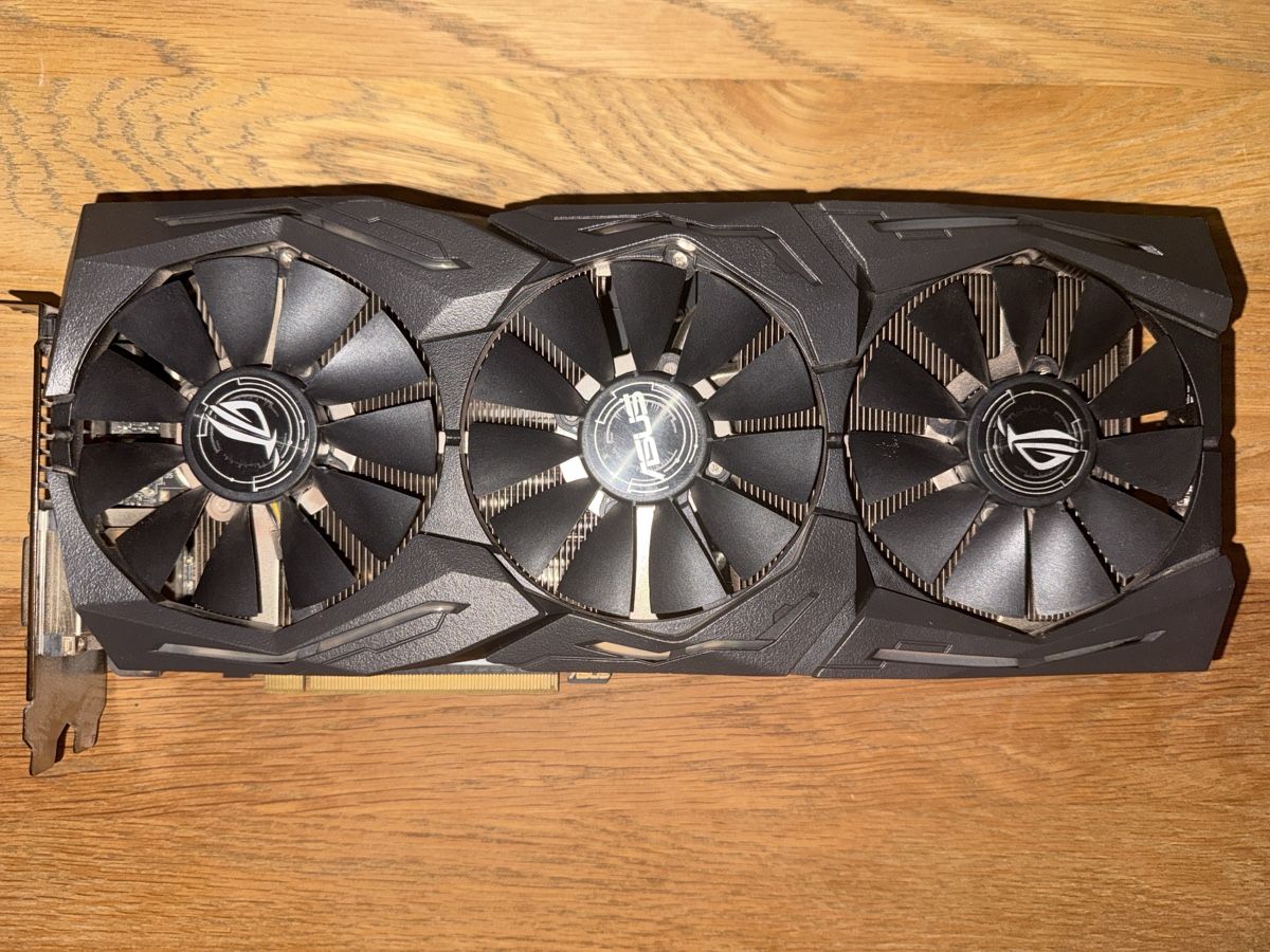 Asus Grafikkarten: ROG Strix GeForce GTX1080Ti OC (15) – Gebraucht aus Baar von Accenta