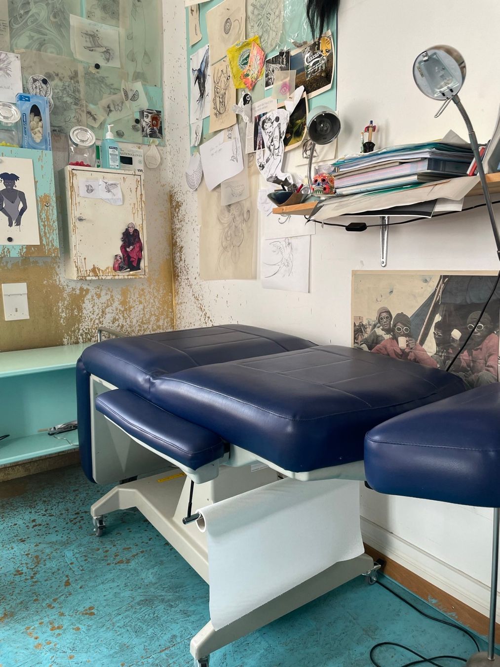 Lettini & sedie per cosmetici: Professionelle Tattoo-/Behandlungsliege Brusaferri – Usato da Oberengstringen venduto da Vintschentz 6