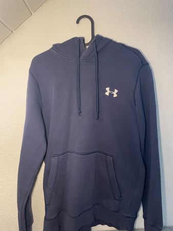 Under Armour Hoodie, dunkelblau, Grösse S, Top Zustand!