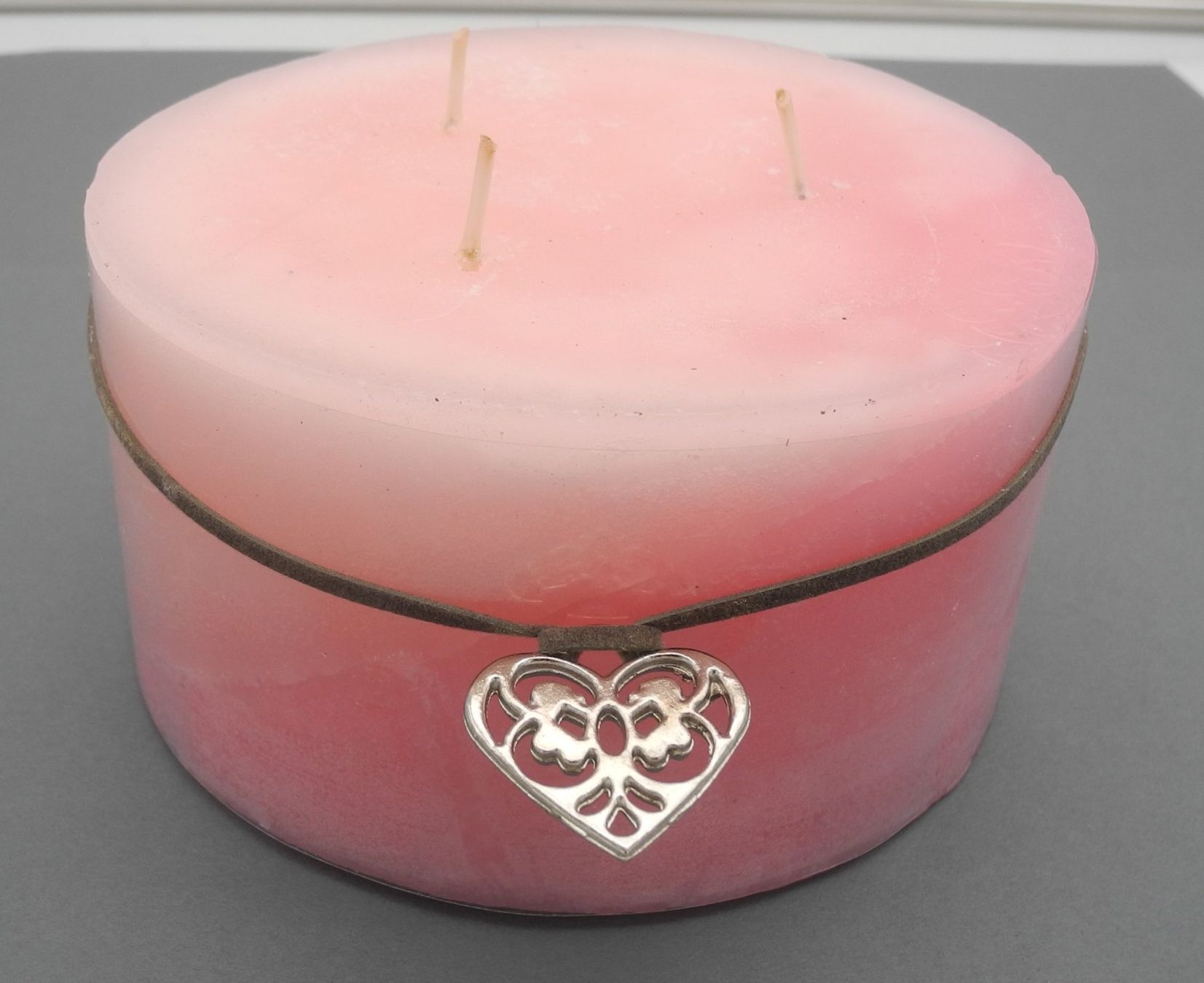 Kerzen: 3-Docht Kerze "Pink" – Neu und originalverpackt aus Kottwil von Crazyrolf