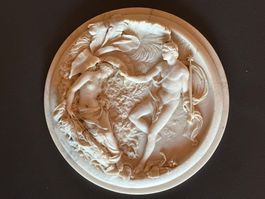Marmorscheibe mit Skulptur von Edward William Wyon