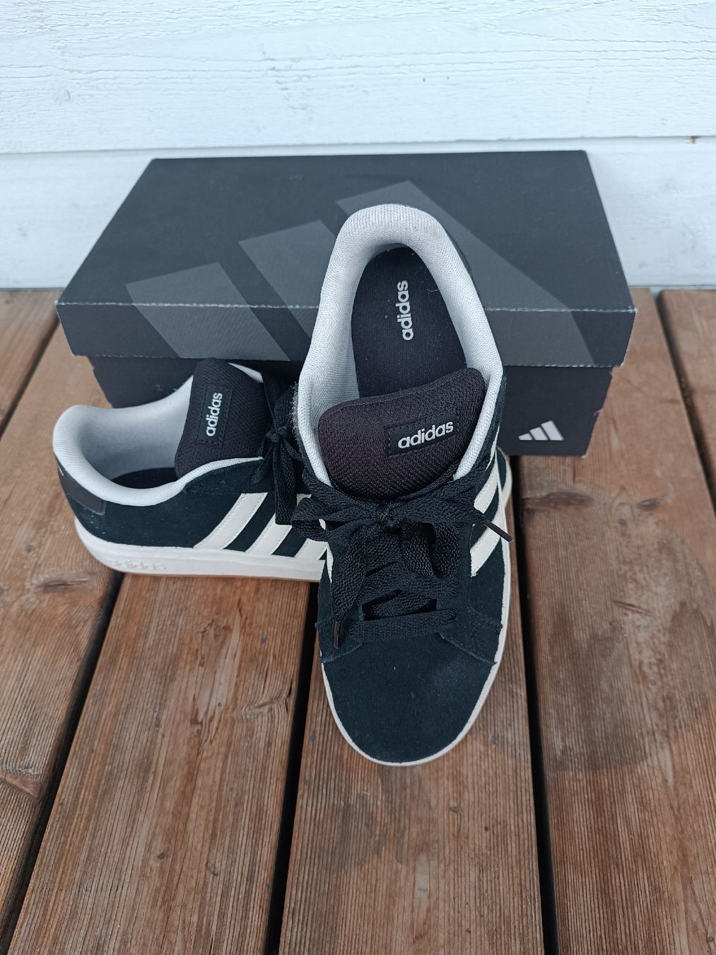 Adidas Scarpe da uomo: Adidas Schuhe, Gr.39 -Neu!! – Nuovo (secondo la descrizione) da Winterthur venduto da mairamesow 1