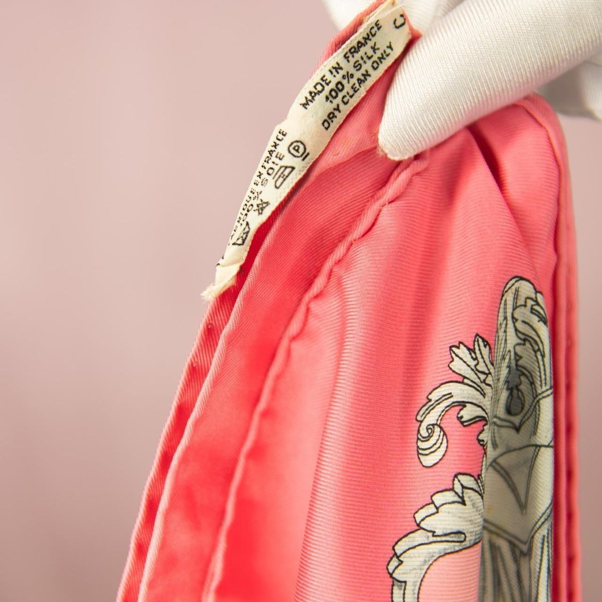 Hermès Foulard & Sciarpe: Foulard Hermès en soie – Usato da Vétroz venduto da car_n6js 3