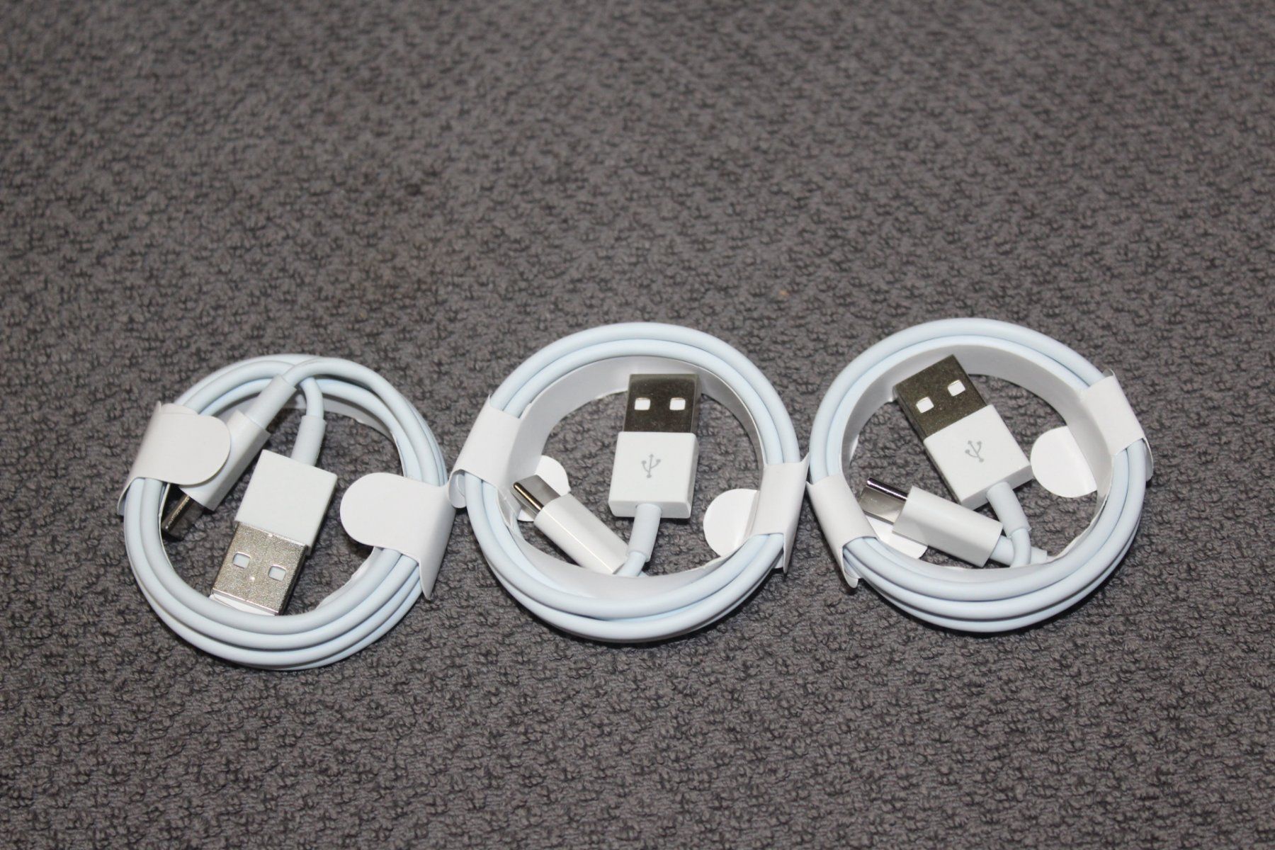 Câbles: 3stk. USB3.1 Typ C Ladekabel USB-C 1m – Neuf (Voir description) à Kirchdorf AG par suntory010