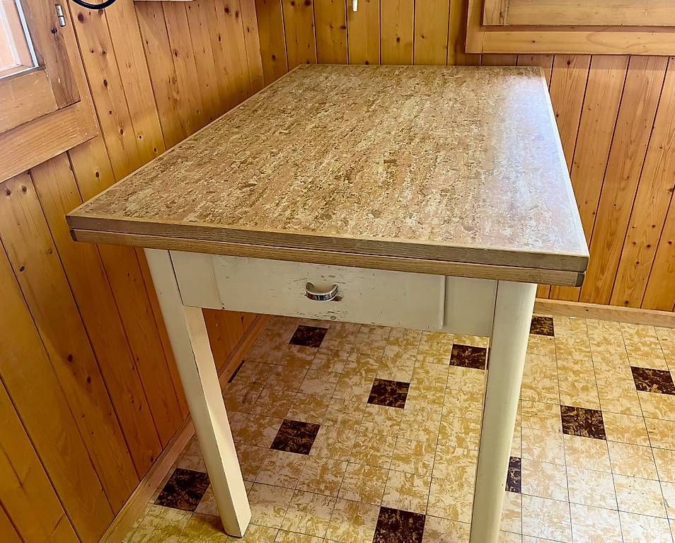 Tavoli: KÜCHENTISCH AUS DEN 50er JAHREN   – Usato da Thun venduto da amaretti25