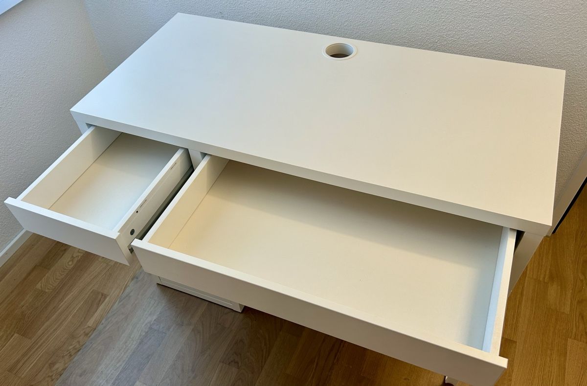 Ikea Scrivanie: Schreibtisch Ikea Micke mit Korpus – Usato da Winterthur venduto da nil_x89f 1