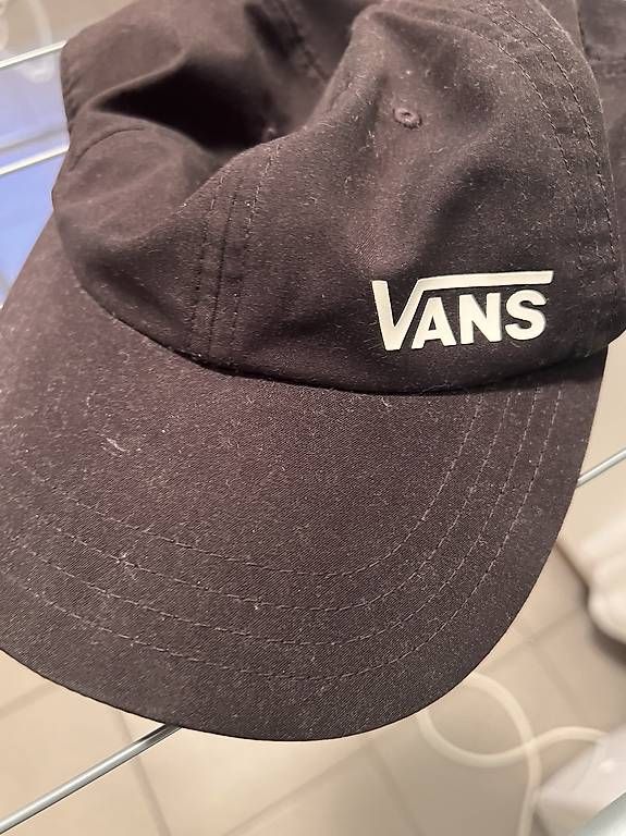 Chapeaux, bonnets & casquettes: Cappellino nero VANS – D'occasion à Tenero par loa_7m8d
