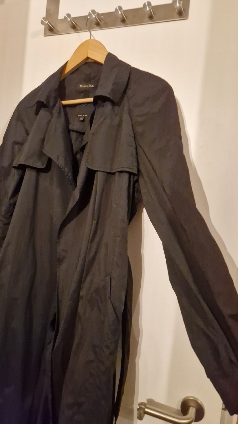 Massimo Dutti Mäntel: Massimo Dutti Trench Coat Black – Gebraucht aus Winterthur von Zuwenigplatz 1
