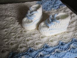 Gehäkelt Babydecke + Babyschuhe