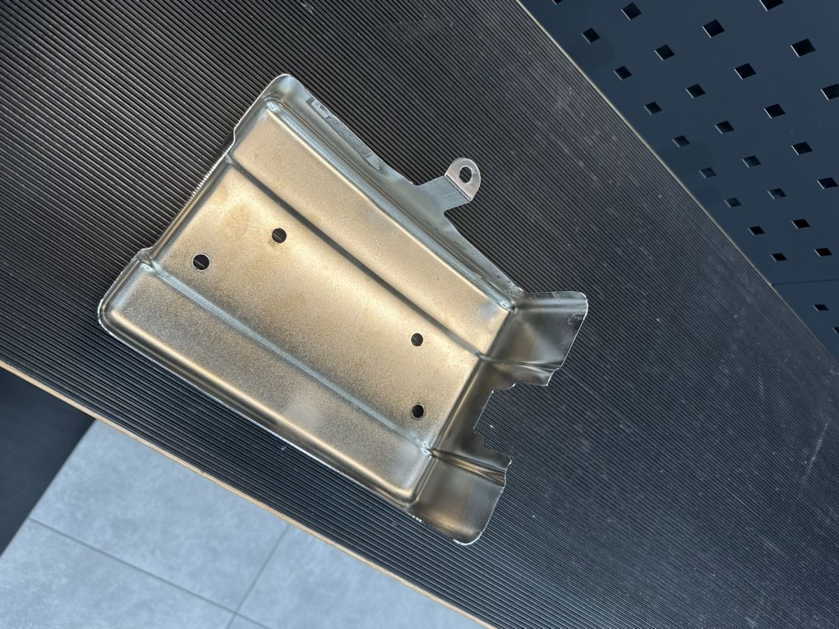 Harley-Davidson Tutti i ricambio per moto: Cache Batterie Chrome pour Harley Davidson Dyna Street Bob – Usato da Pringy venduto da Antoine512ENJ 2
