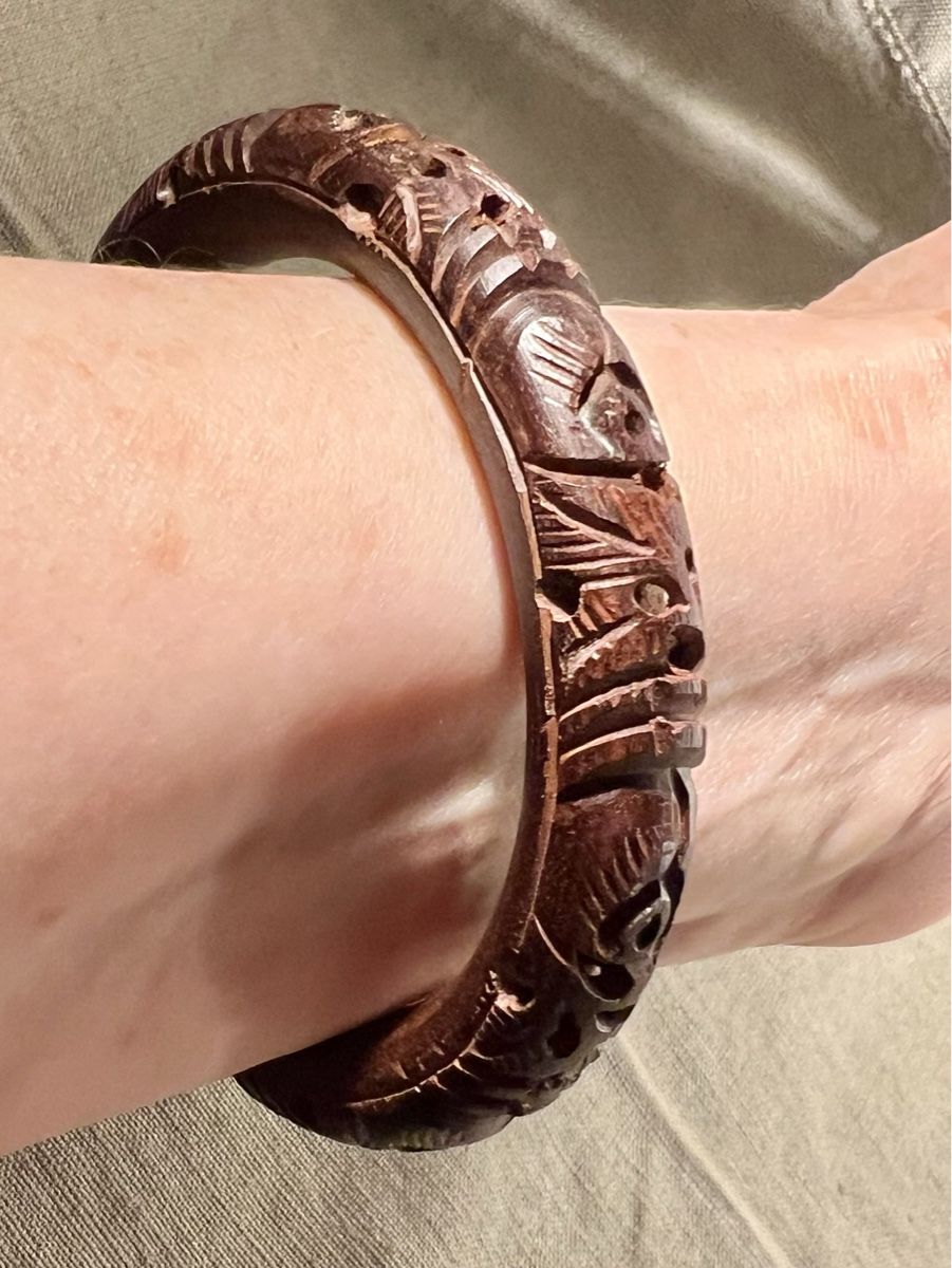 Armbänder & -reifen: Bracelet jonc en bois sculpté, Inde, vintage – Gebraucht aus Genève von DELIRBEADS 7