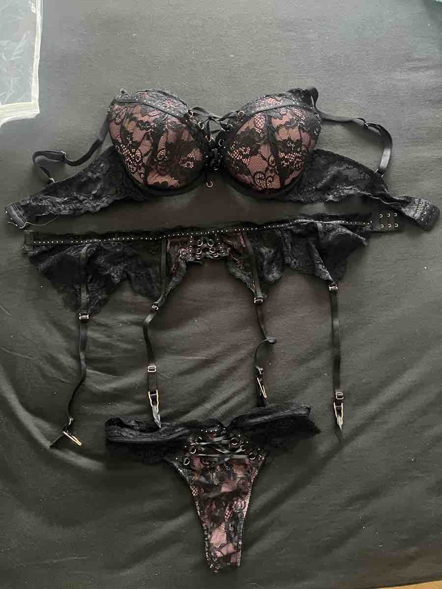 Altra biancheria intima: Damen BH Set mit Strumpfhalter – Usato da Olten venduto da sae_82z2