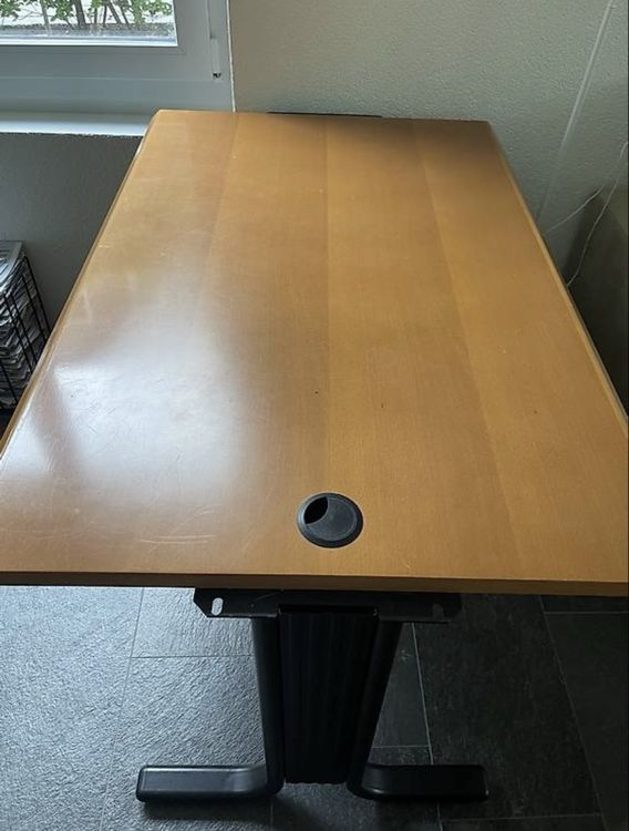 Scrivanie: Schreibtisch Massivholz mit Schubladencontainer – Usato da Siebnen venduto da vmi_t5dl 1