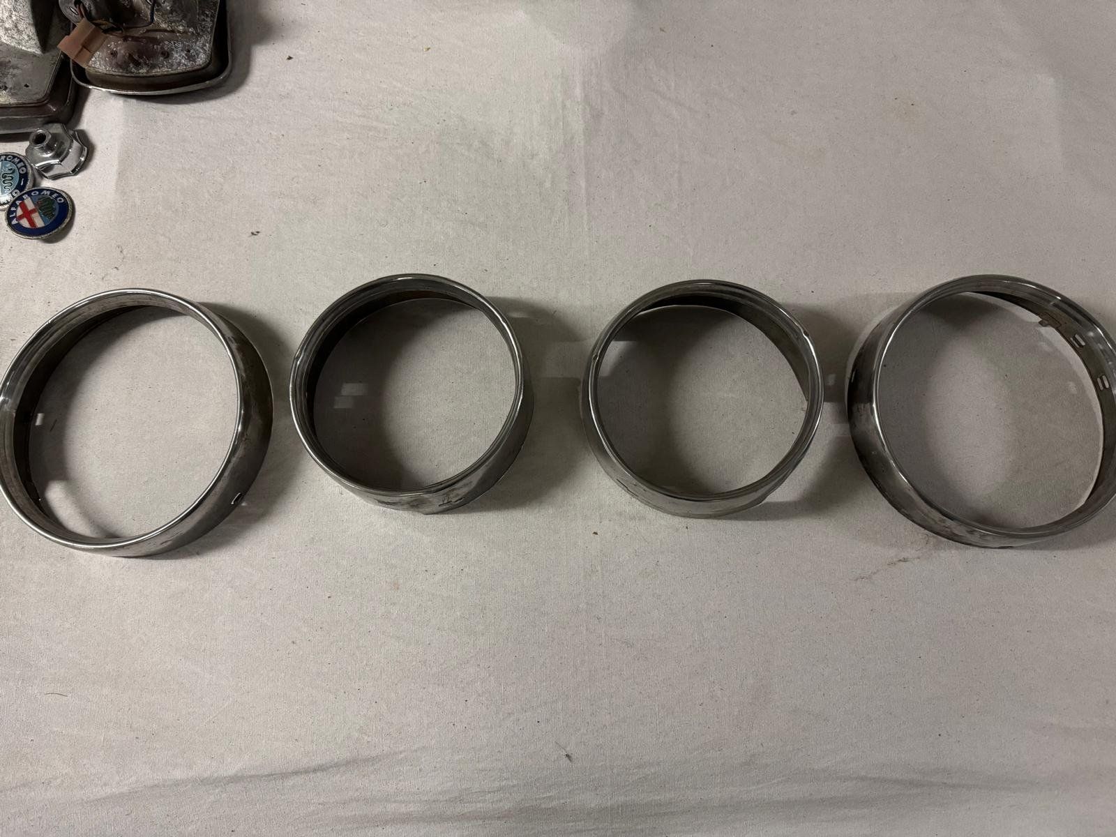 Tutti pezzi di ricambio auto: Lampenringe Alfa Romeo Bertone GTV – Usato da Luzern venduto da veloce37