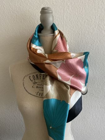 Foulard motif floral multicolore polyester neuf emballé