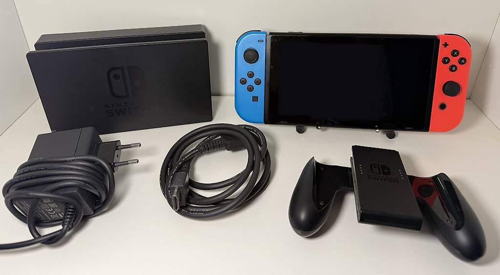 Nintendo Konsolen: Nintendo Switch - Completa / komplett mit Dock, Joy-Con – Gebraucht aus Gordola von mar_lzw6