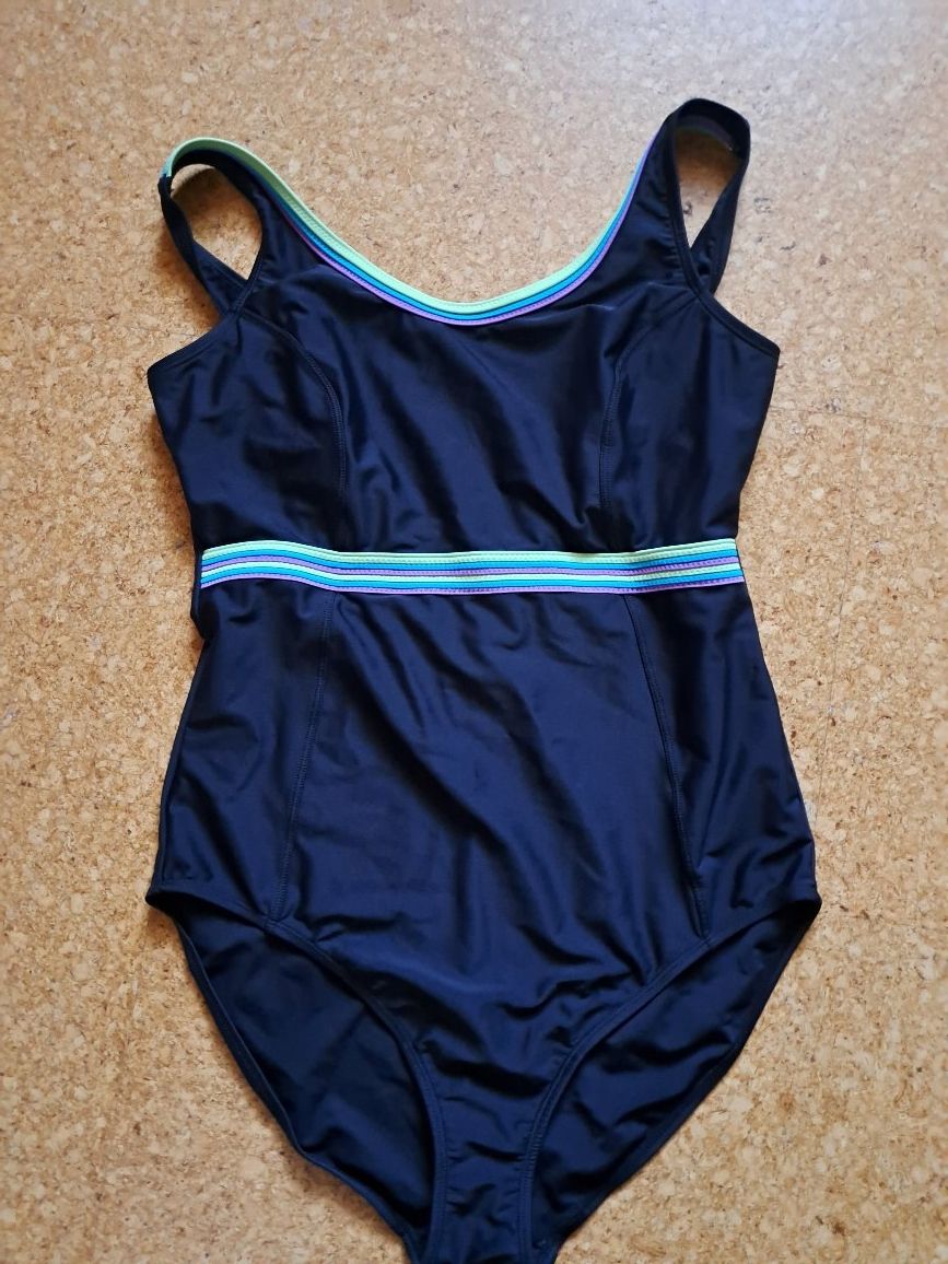 Badekleider & Bikinis: Badeanzug Grösse 46 – Gebraucht aus Schüpfheim von madeleine69