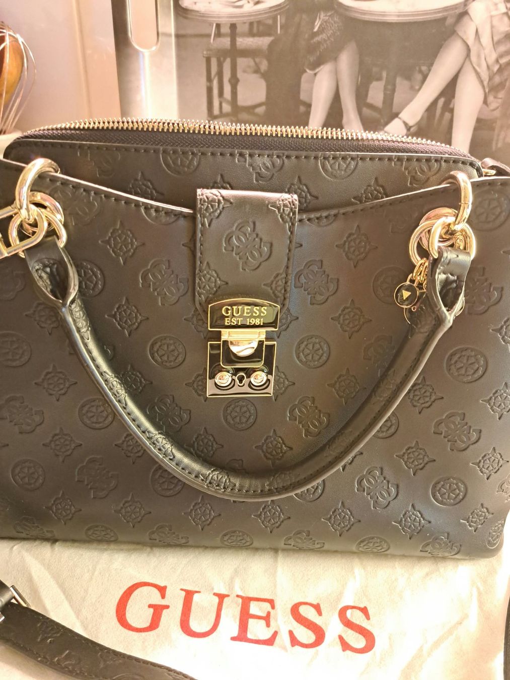 Borse da donna: Guess Handtasche Schwarz/Gold – Usato da Sisseln AG venduto da schenk-figuren 1