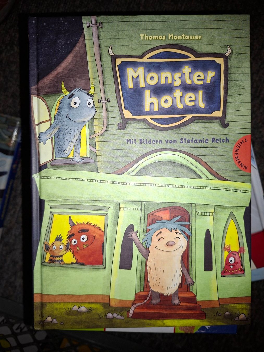 Libri: "Monsterhotel" von Thomas Montasser – Usato da Dietikon venduto da Buchantiqdietikon
