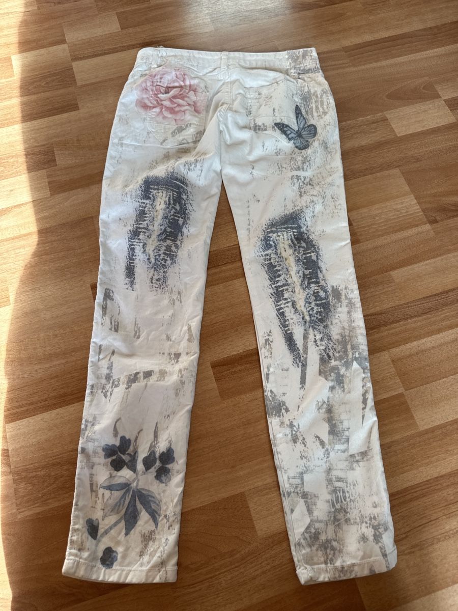 Jeans: Jeans mit Blumenmuster Gr. M einf. Bundweite 37 cm – Gebraucht aus St. Gallen von mai_2lcj 2