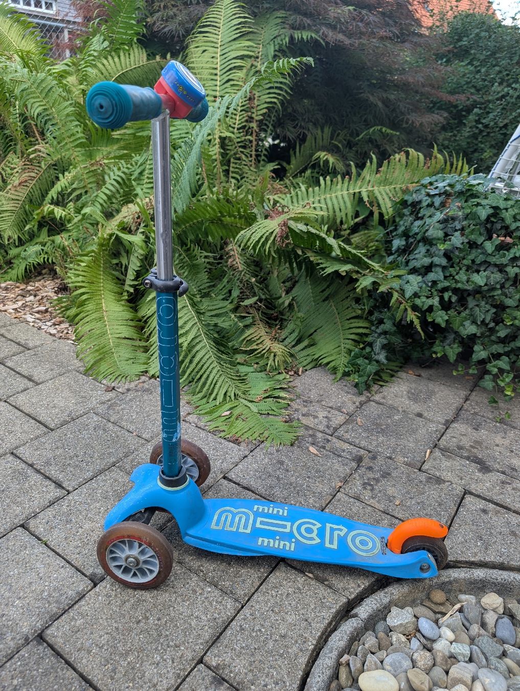 Micro Kickboard: Mini Micro Scooter blau gebraucht  – D'occasion à Bassersdorf par Rosaura