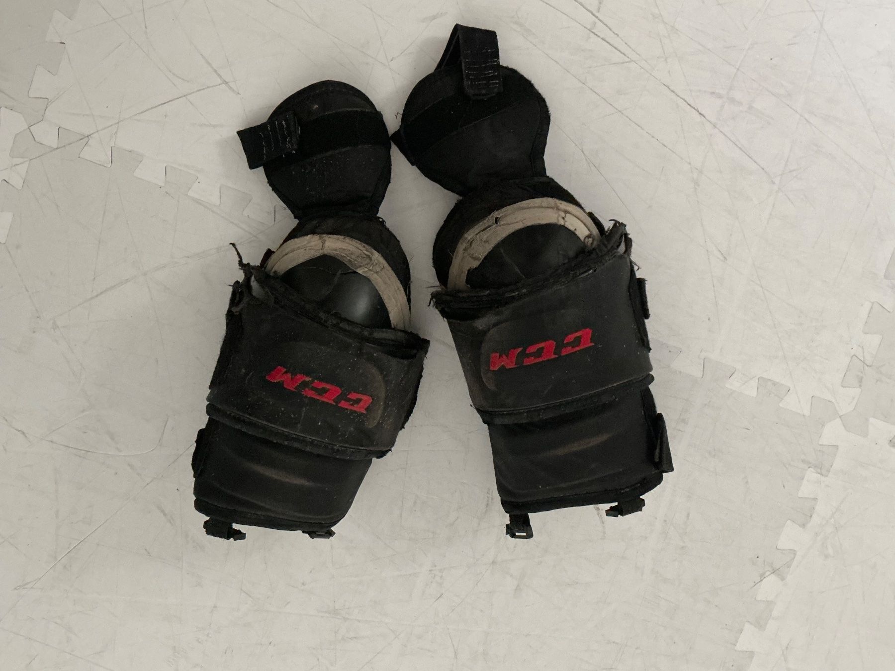 Ccm Protezioni & Imbottiture: Genouillères gardien CCM 1.9 senior – Usato da Bulle venduto da nei_xq8r
