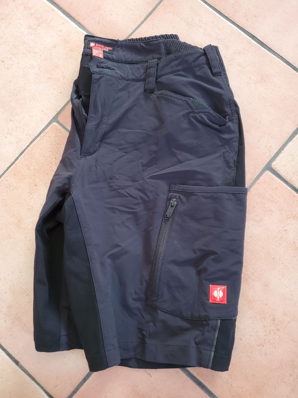Engelbert Strauss Pantaloni: Engelbert Strauss Shorts schwarz  – Usato da Brünisried venduto da marii. 1
