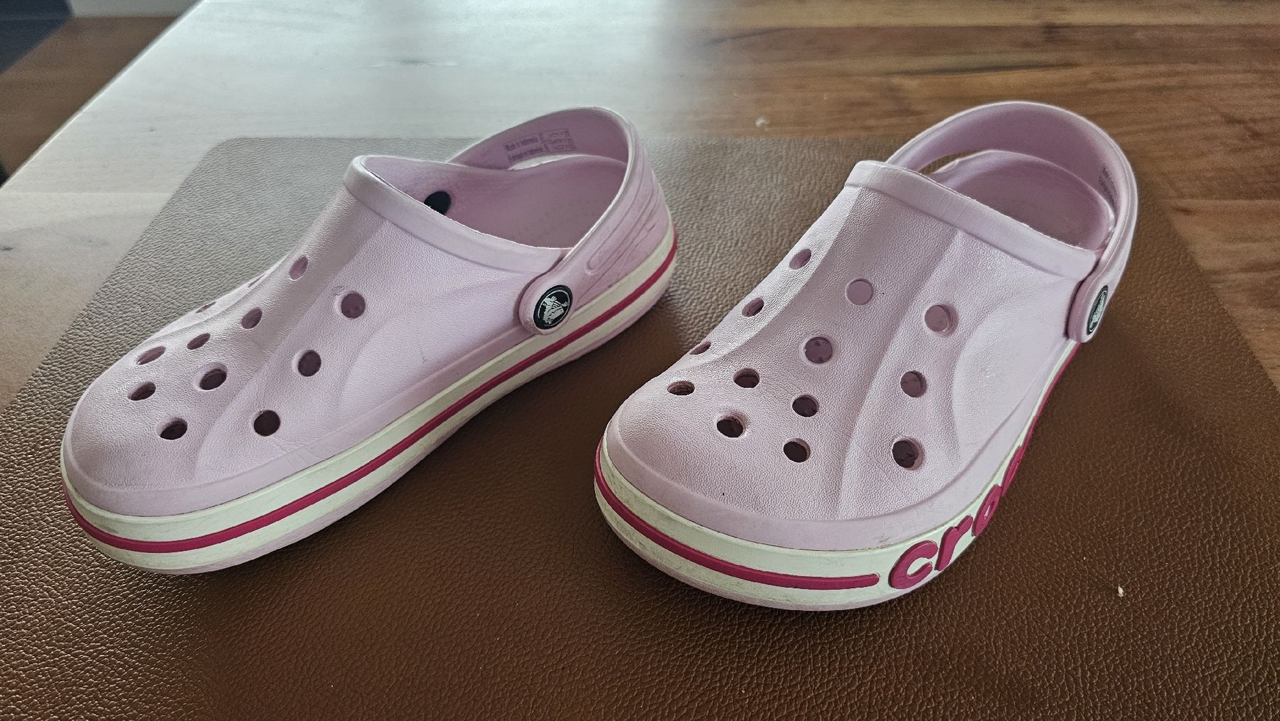 Crocs Chaussures garçon: crocs J2 33/34 pink – D'occasion à Russikon par marcello375 2