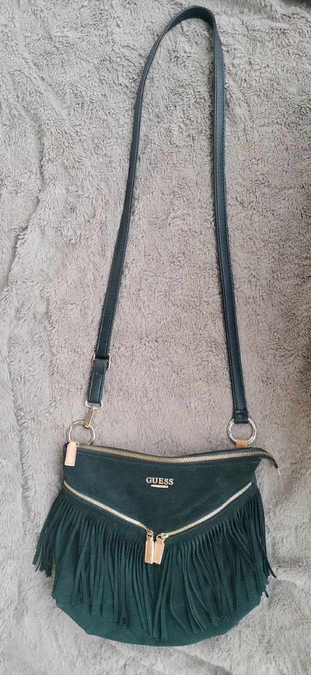 Guess Borse da donna: Handtasche Guess Luxe Wildleder schwarz – Usato da Bern venduto da verateinilae 3