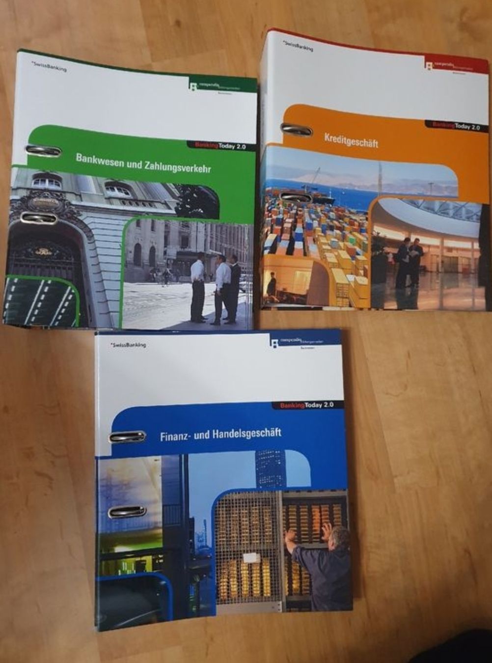 Libri: 3er Konvolut Banking Today 2.0 Lehrmaterialien – Usato da Reinach AG venduto da mic_v97r
