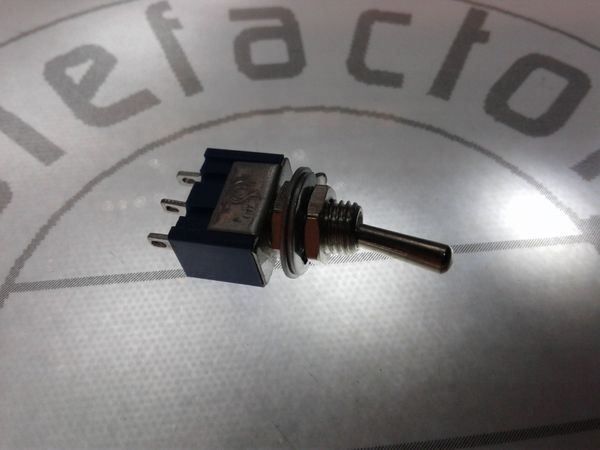 Interruttori: Mini-Kippschalter AN/AUS/AN, 3-PIN 1Stk. – Nuovo (secondo la descrizione) da Luzern venduto da Salefactory