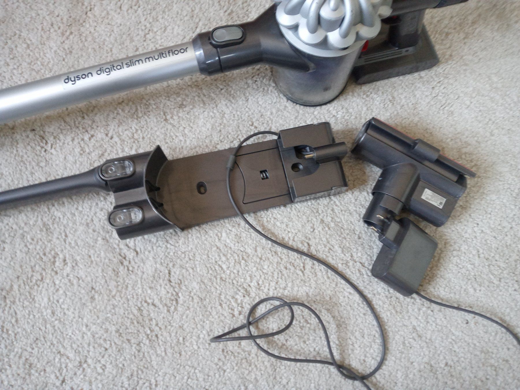 Dyson Aspirateurs & Accessoires: Handstaubsauger Dyson V6 – D'occasion à Prez-vers-Siviriez par Monija70 1