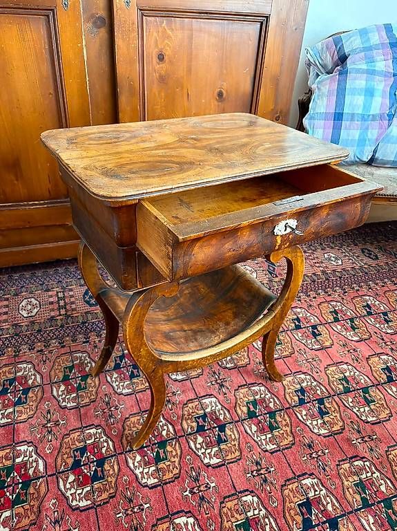 Comodini: Table de couture ancienne en noyer  Avec compartiments – Usato da Bulle venduto da oga_r8mh 1