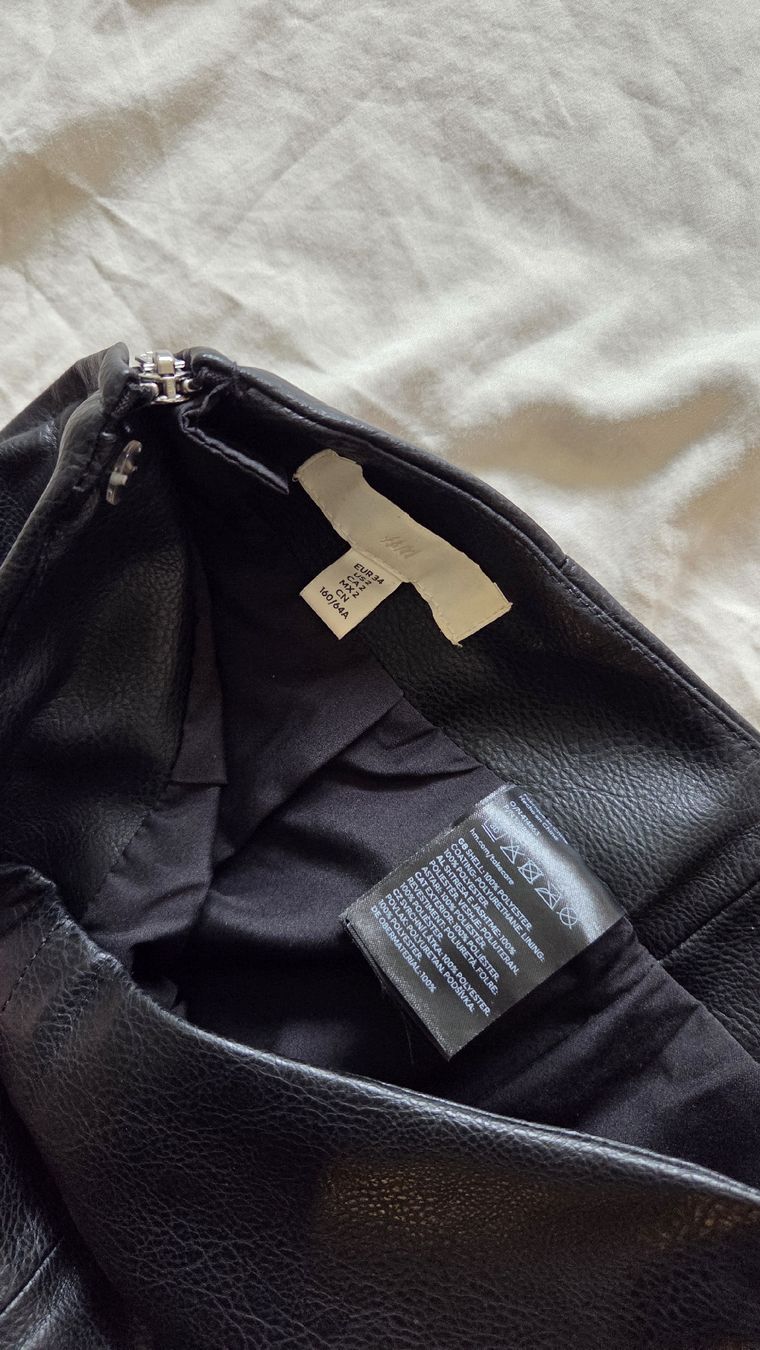 H&M Gonne: Faux Leather Mini Skirt – Usato da Zürich venduto da jul_l28v 3