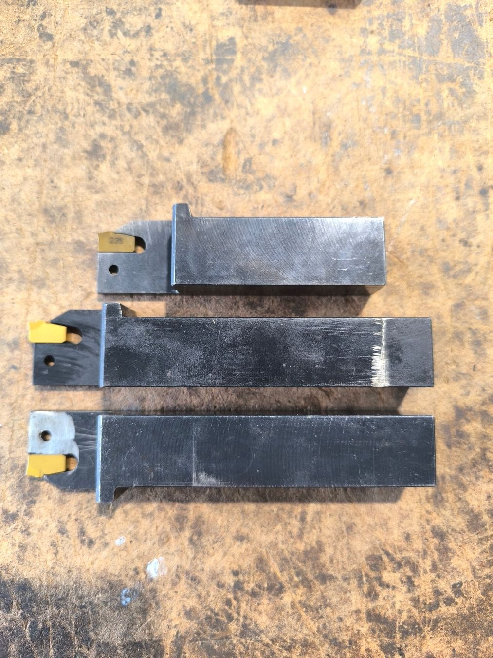 Sandvik Alle Werkzeuge: 3x Einstechstahl / Wendeplattenhalter inkl. Platten MP025 – Gebraucht aus Arbon von millpoint 1