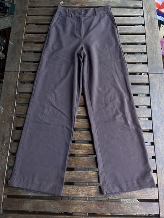 Braune Stoffhosen