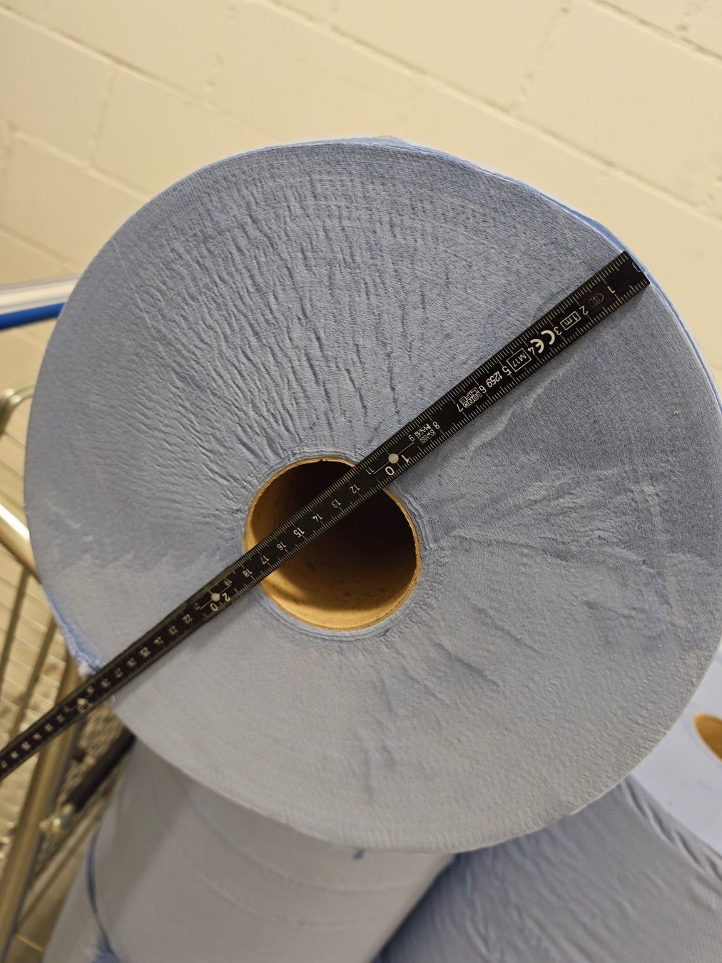 Papier: Industrierollen blau 9 Rollen 30cm Breite neu – D'occasion à Bilten par Biltner 1