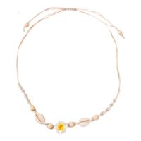 Collana con conchiglie naturali e fiore centrale